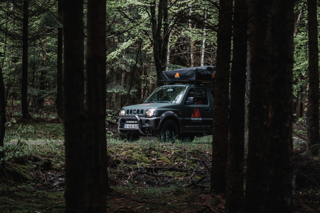 Suzuki Jimny (2022). Une tente de toit sur mesure pour le petit 4 x 4